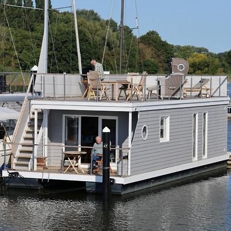 فندق Hausboot Liliput شترالسوند المظهر الخارجي الصورة